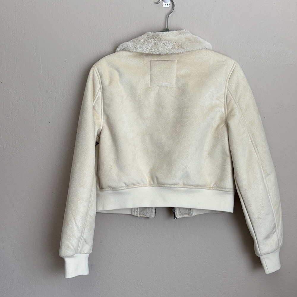 Hollister Women's Faux Fur Jacket size small - Picture 3 of 7